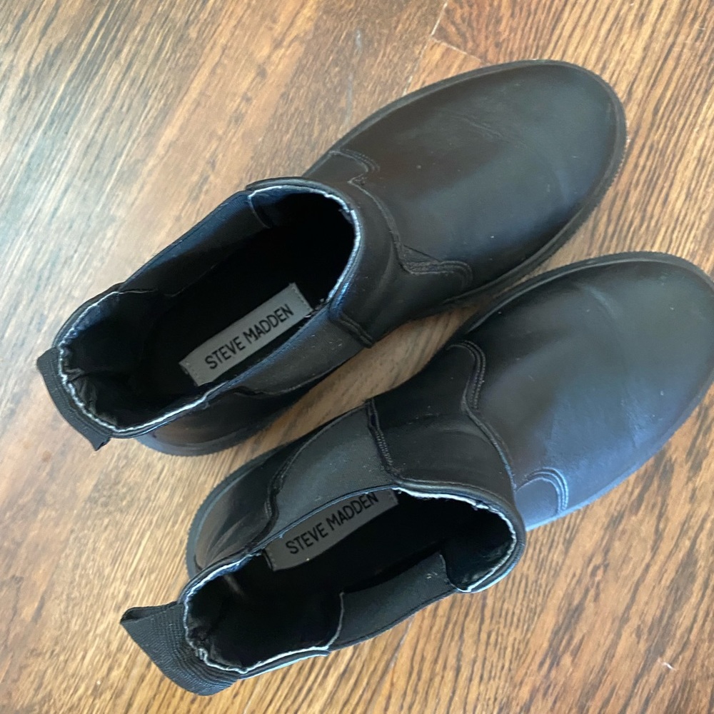 Steve Madden Chunky Sole Pull-On Ankle Boots - Picture 7 of 8